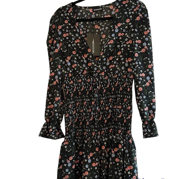 * 𝑺𝑶𝑳𝑫 * LONG SLEEVE FLORAL DRESS - Picture 2 of 6